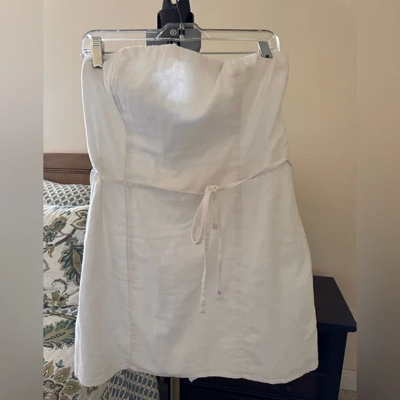 Abercrombie & Fitch White Strapless tie waste skort.  Never worn. - Picture 2 of 4